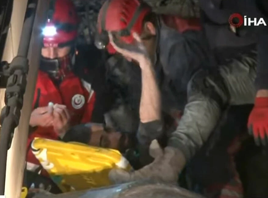 Depremin 6. gününde enkazdan güzel haberler peşpeşe geldi: İşte inanılmaz kurtuluşlar