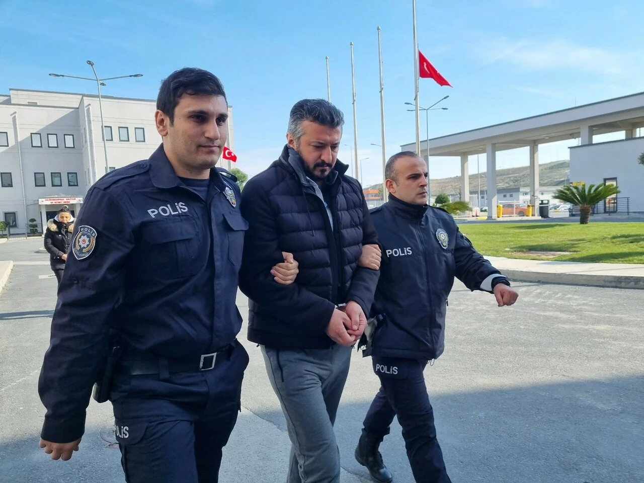 Yurt dışına kaçmaya çalışırken yakalandı! Yıkılan binaların müteahhitinden skandal sözler: Vicdanım rahat