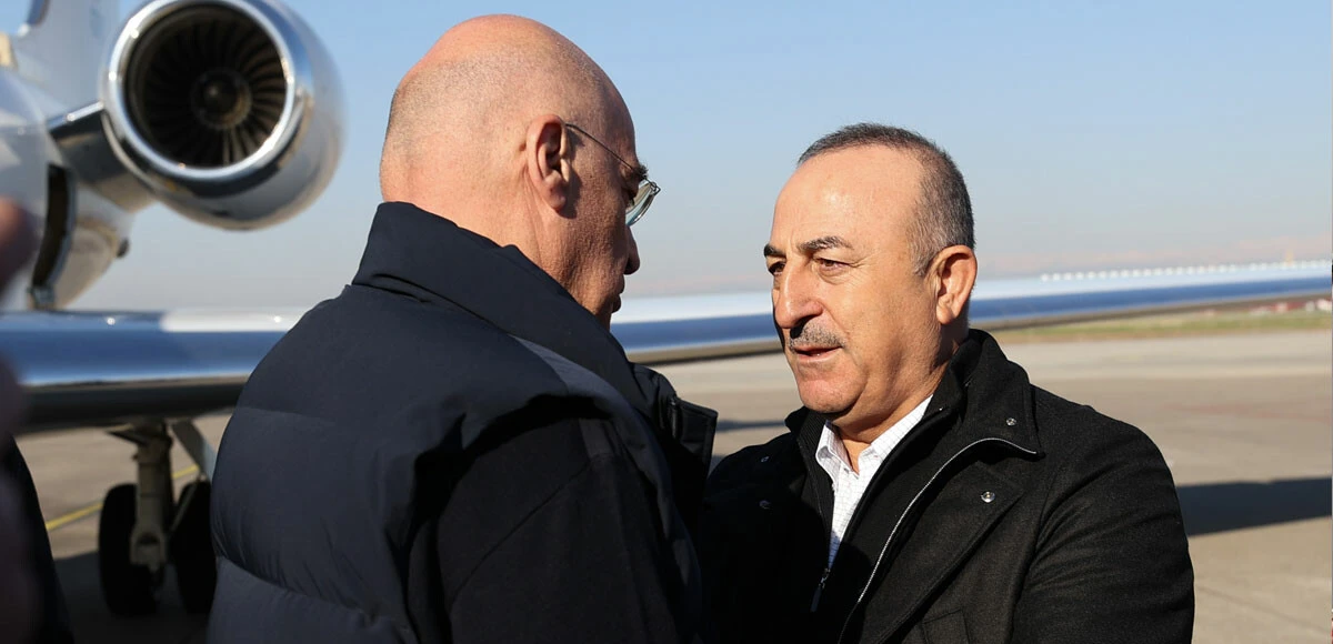 Bakan Çavuşoğlu, Adana'ya gelen Yunanistan Dışişleri Bakanı Dendias ile görüştü