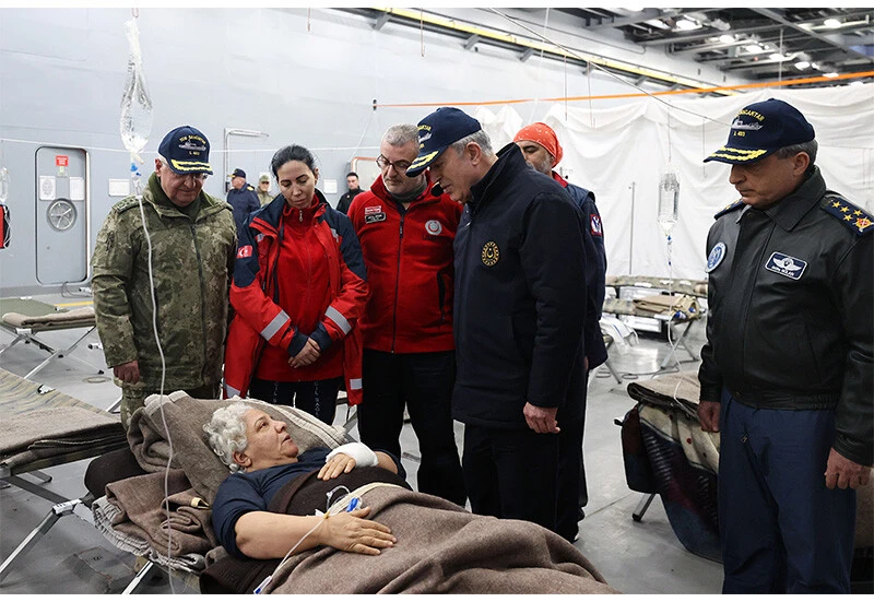 Savaş gemileri TCG Bayraktar ve TCG Sancaktar, depremzedelere yüzer hastane oldu!