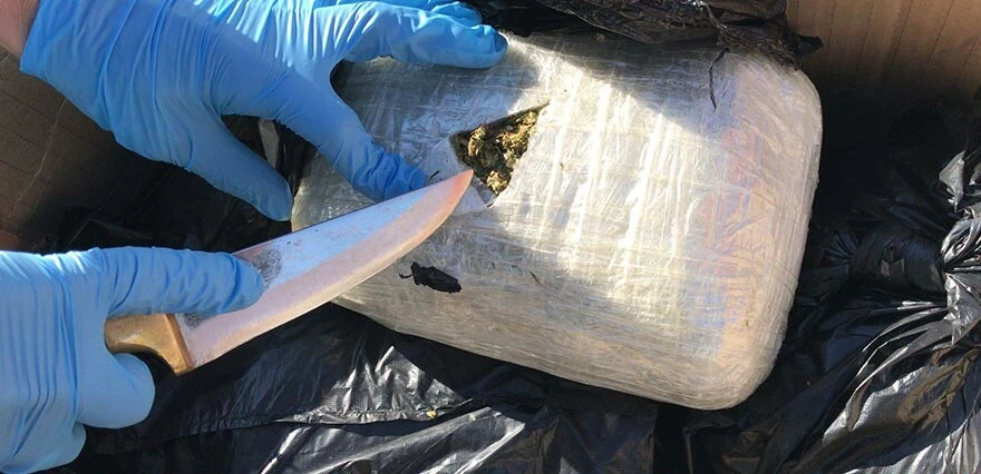 Yaşanan faciayı fırsat bildiler! Depremzedelere yardım bahanesiyle uyuşturucu sevkiyatı: 2 kişi tutuklandı