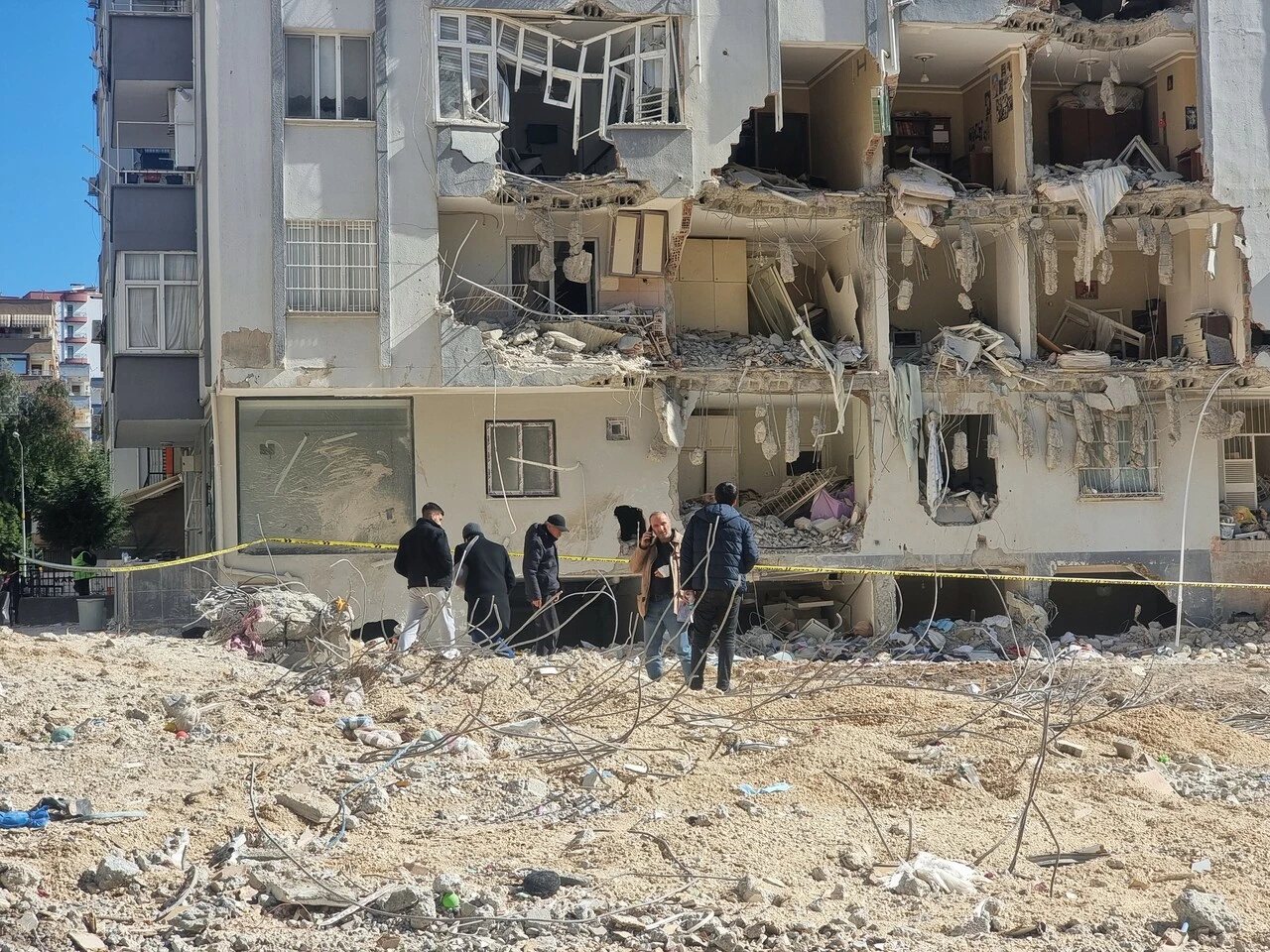 Sağ çıkan olmadı... Binaları dehşete düşürdü: Kolon yok gibi