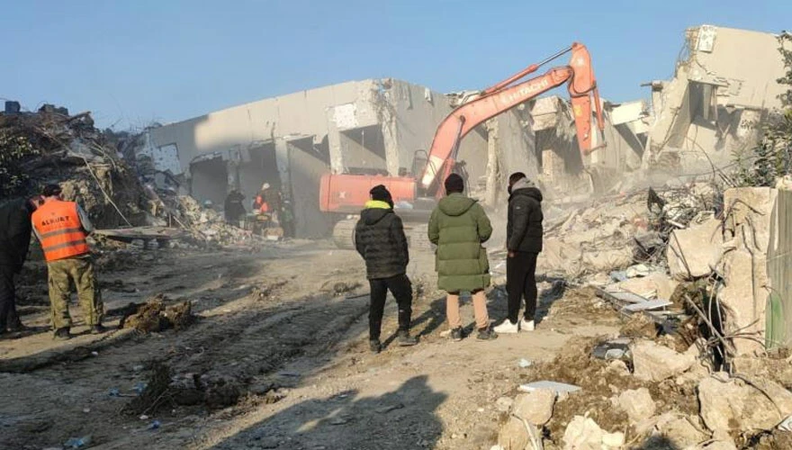 Hataysporlu Christian Atsu için çaresiz bekleyiş: Kardeşi ve menajeri enkaz başında