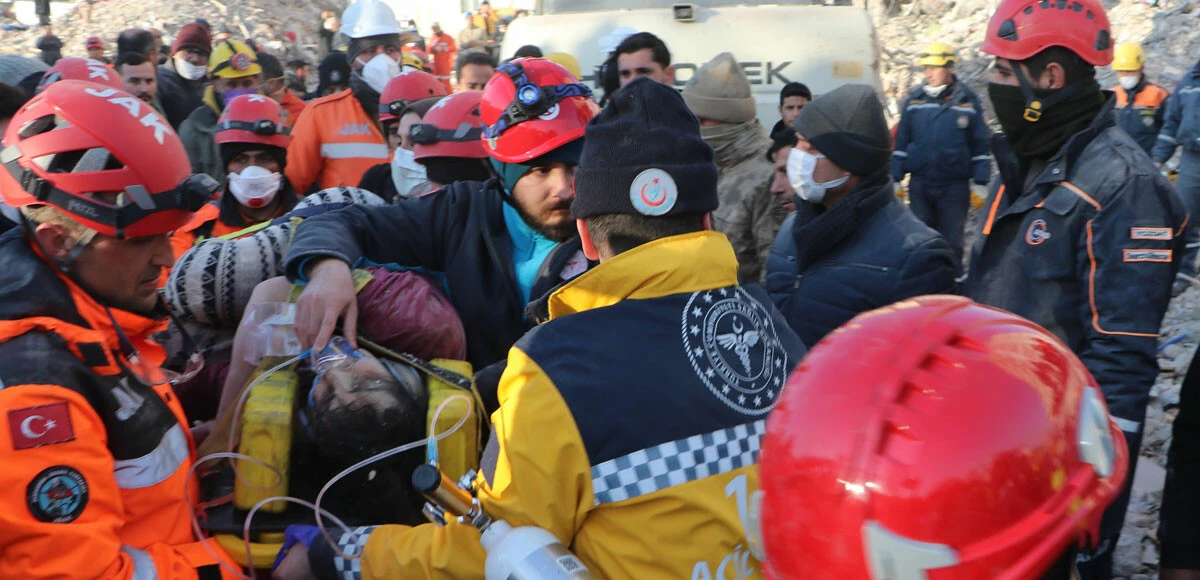 Depremin 9. gününde yeniden gün ışığına kavuşanlar: Gözler gelecek umutlu haberlerde
