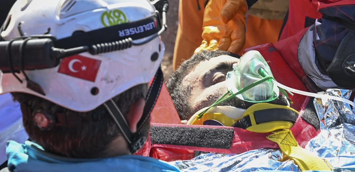 İyiyim mesajını eliyle verdi! 18 yaşındaki Muhammed kurtarıldı