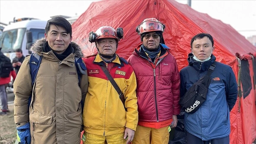 Vefalı Tayvan ekibi ülkesine dönerken ekipmanlarını AKUT'a bağışladı