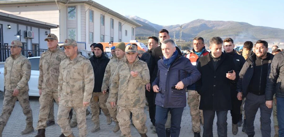 Vali Bilgin 'Bunu herkes iyi bilsin' diyerek yabancı kanal muhabirinin sorusunu cevapladı: Devletimizin şefkatli elleri herkese açıktır