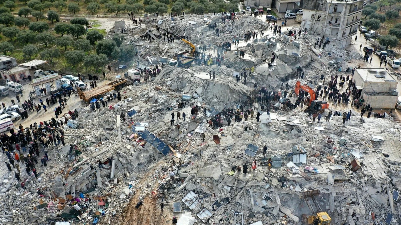 Birleşmiş Milletler'in ilk yardım konvoyu Türkiye üzerinden Suriye'ye ulaştı! Can kaybı giderek artıyor