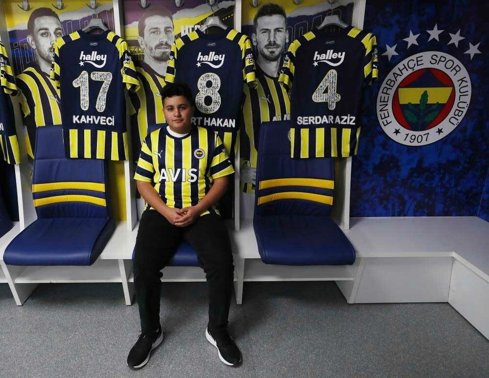 Fenerbahçe, depremzede Mehmet Akif Ağaç'ı statta konuk etti
