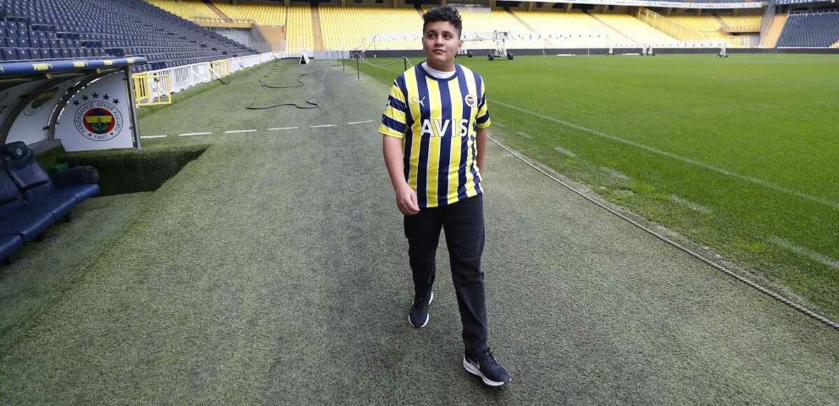 Fenerbahçe, depremzede Mehmet Akif Ağaç&#039;ı statta konuk etti