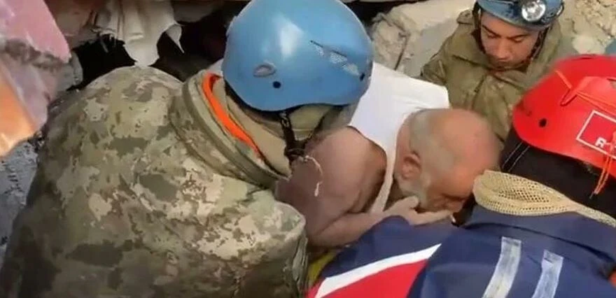 Depremde eşi ve kızını kaybetti... Ağzında sigarayla enkazdan çıkan Soner amca yaşadıklarını anlattı