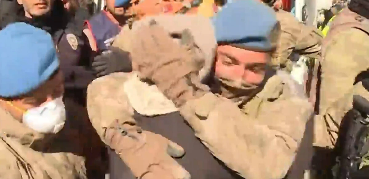 Son dakika! 248. saattin umudu: 17 yaşındaki genç kız 11. günde kurtarıldı