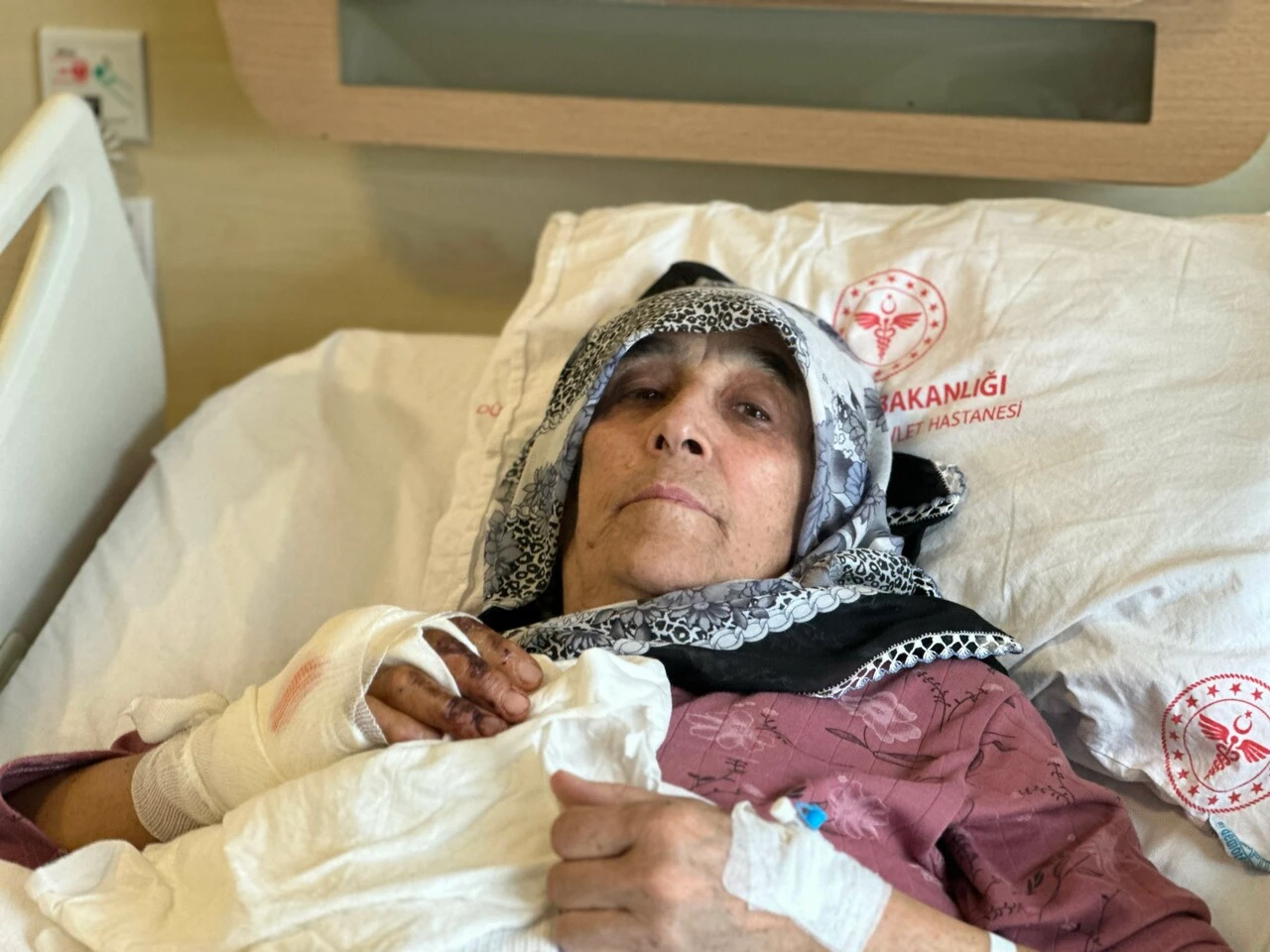 Kaldığı enkaz altında torununu kaybetti: Karanlıkta Allah'a yalvardım