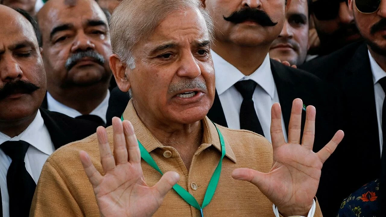 Türkiye'ye dayanışma için gelecek olan Pakistan Başbakanı Şahbaz Şerif'e halkından veto