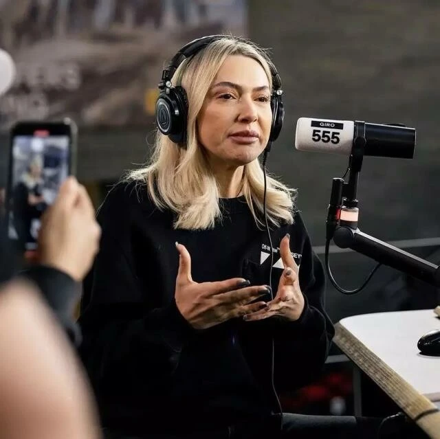 Depremzedeler için kolları sıvayan Hadise, Hollanda’da yardım topladı!