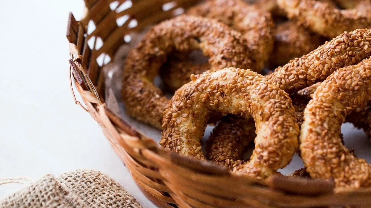 Pastaneden almaktan vazgeçeceksiniz! Kokusu mahalleyi saran kandil simidi tarifi