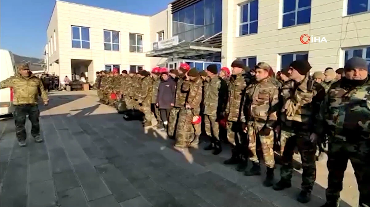 Kardeş ülkeden bir arama kurtarma ekibi daha! Azerbaycan'dan 110 kişi Türkiye için yola çıktı