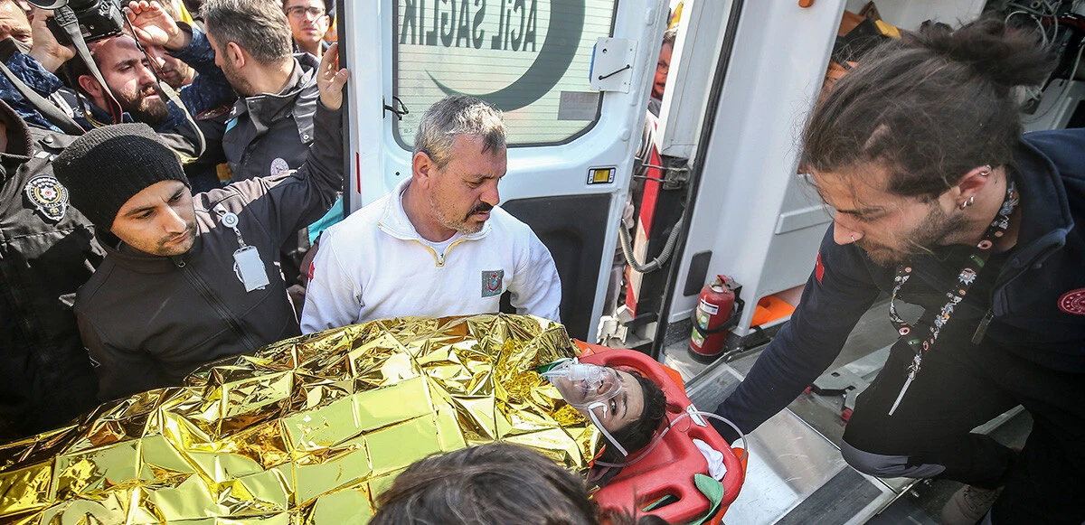 296. saatte inanılmaz kurtuluşlar: Enkazdan üç kişi sağ çıkarıldı biri hayatını kaybetti