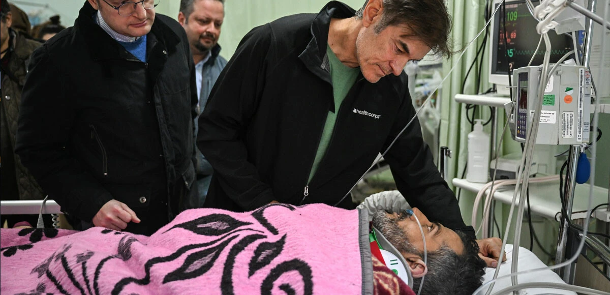 Depremin 296. saatinde eşiyle kurtarılırken kızını kaybetti! Acı dolu baba yaşadıklarını Dr. Mehmet Öz'e anlattı