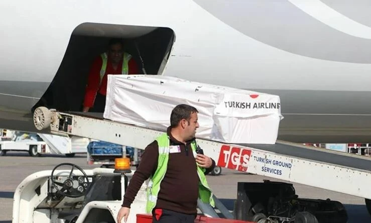 Hataysporlu Atsu'nun cenazesi İstanbul'a gönderildi