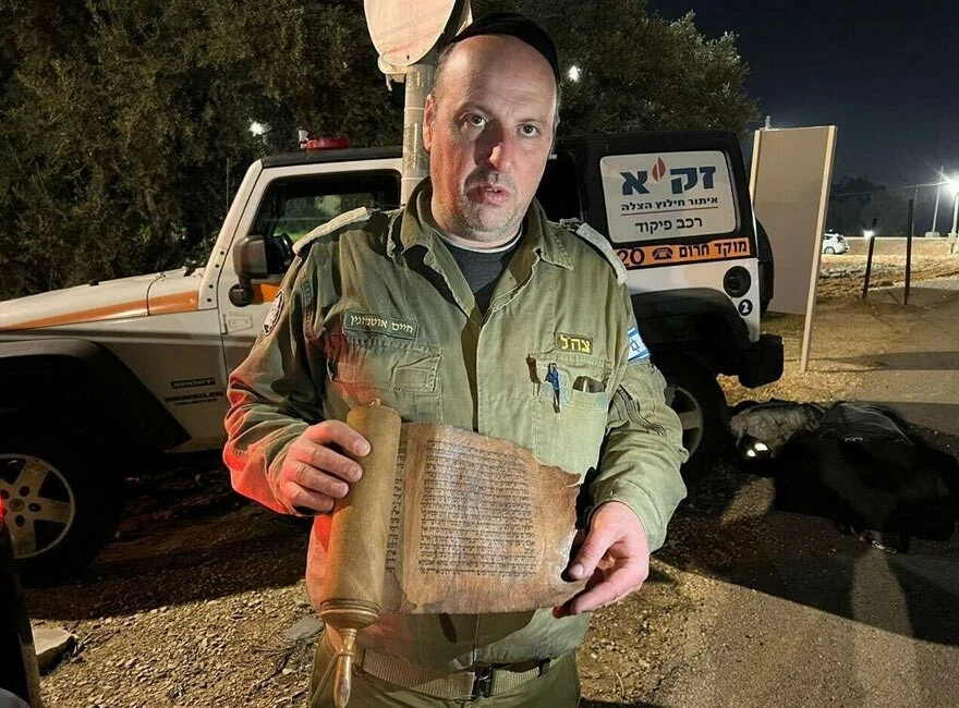 Tarihi parşömeni enkazdan çıkarıp İsrail’e götürdüler! Fotoğraflar ortaya çıkınca Türkiye'ye iade ettiler