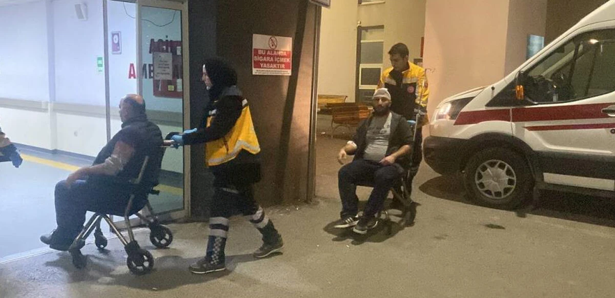 İki grup arasında taşlı, sopalı park yeri kavgası: 6 yaralı