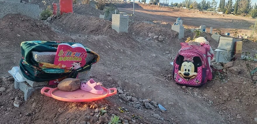 Depremin en acı görüntüsü… Mezarlıklarda yürek yakan feryatlar, geride ise yarım hikayeler kaldı