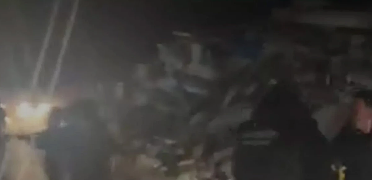 Aman Allah'ım bu çok şiddetli! Hatay'daki deprem anı kameraya böyle yansıdı