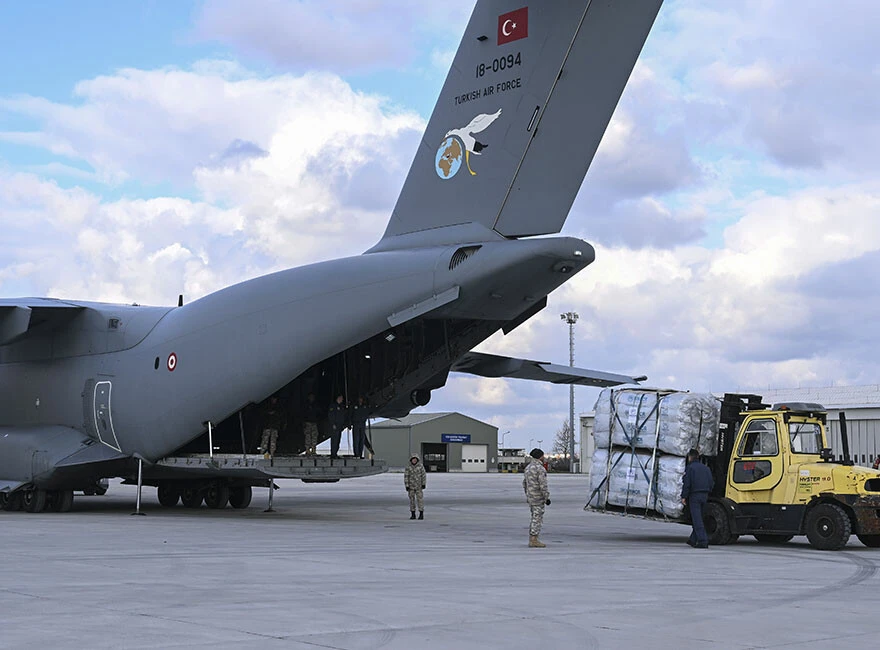 Son dakika! Bakan Akar'dan 'asker kışladan geç çıktı' iddialarına cevap: TSK ilk andan itibaren seferber oldu