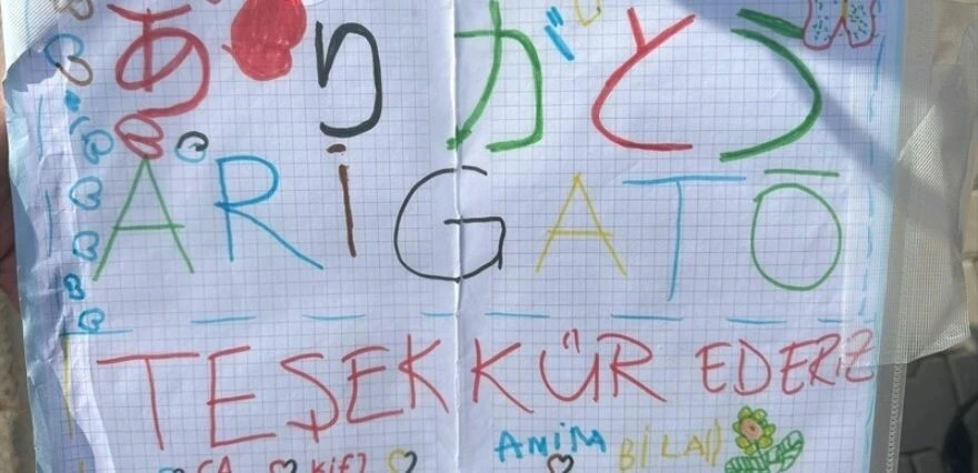 Depremzede aileden Japon kurtarma ekibine duygulandıran not