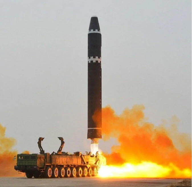 Kuzey Kore kararları ve yaptırımları hiçe saymaya devam ediyor: 2 füzeyi peş peşe ateşledi