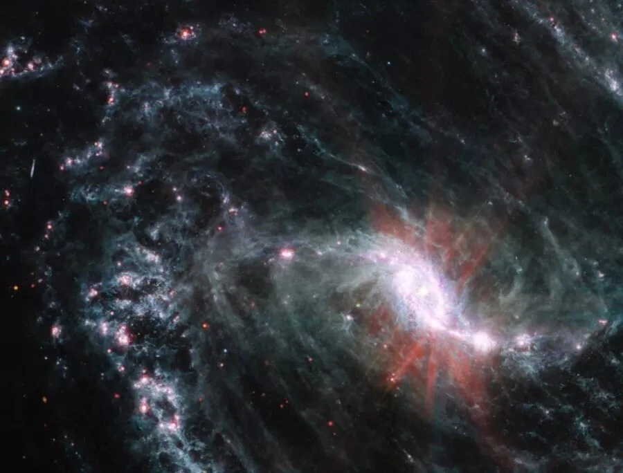 Yeni doğan yıldızlar James Webb Teleskobu tarafından işte böyle görüntülendi