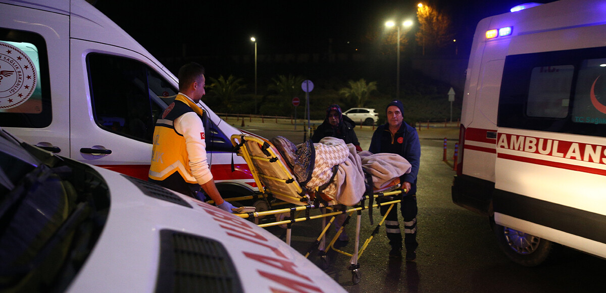 Hatay&#039;daki 6.4&#039;lük depremin ardından yaralananlar Adana&#039;ya sevk ediliyor 