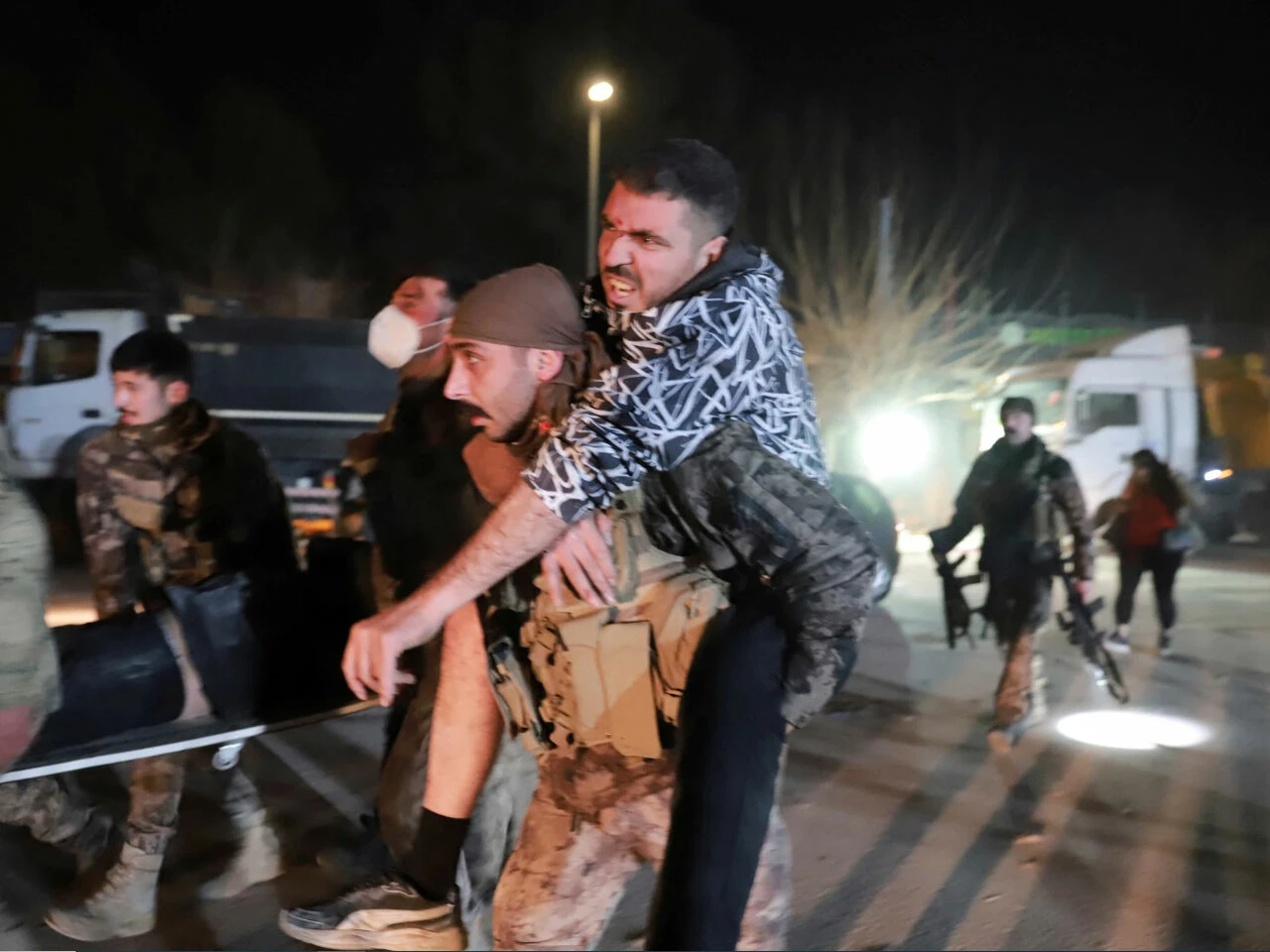 Deprem korkusuyla kalp krizi geçirenler oldu! Hatay merkezli depremlerde Suriye'de 5 kişi öldü