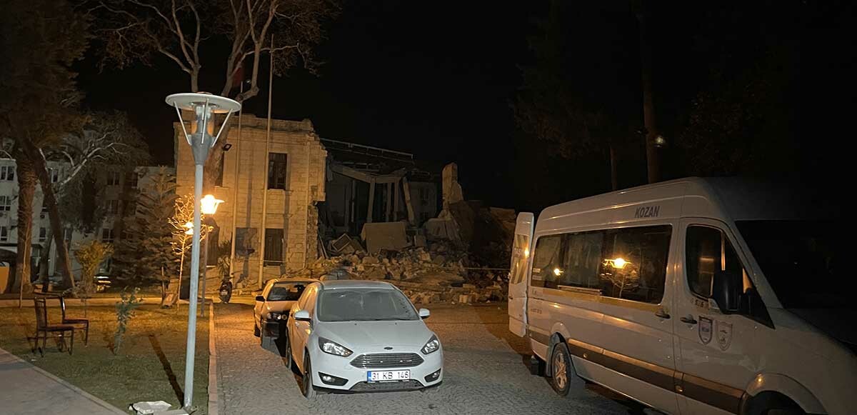 Kahramanmaraş depreminde ağır hasar almıştı! Hatay depremi valilik binasını yıktı!