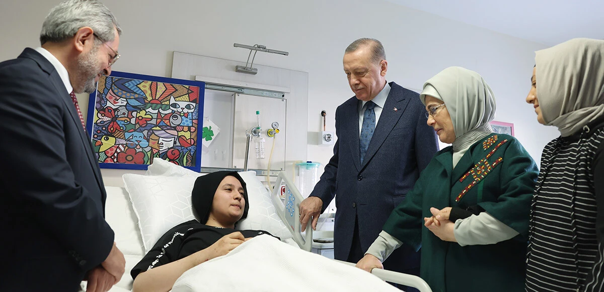 Cumhurbaşkanı Erdoğan'dan enkazdan 248. saatte kurtarılan Aleyna Ölmez'e ziyaret