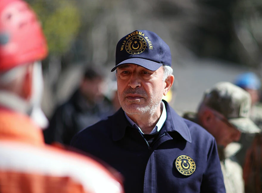 Son dakika! Bakan Akar deprem bölgesinden acı haberi duyurdu: 100 askerimiz şehit