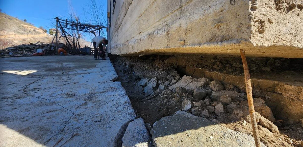 Yıkılmadı ama yerinde de değil! Resmen kalkıp yürüdü