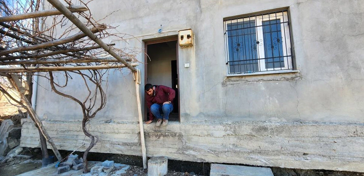 Yıkılmadı ama yerinde de değil! Resmen kalkıp yürüdü