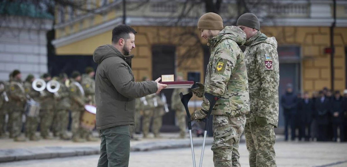 Zelenskiy’den savaşın yıl dönümünde askerlere devlet nişanı: Sizinle gurur duyuyorum
