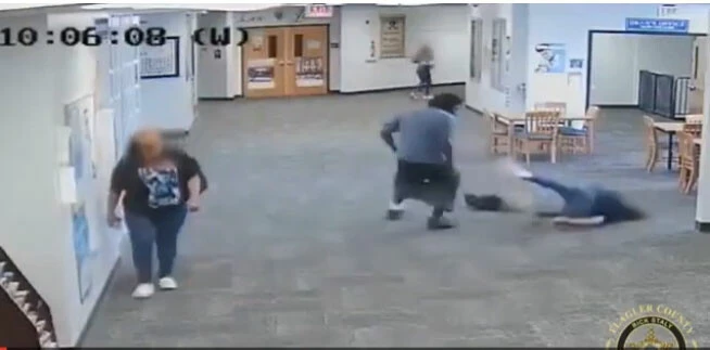 ABD'de öğrenci dehşeti: Peşinden gittiği öğretmenini öldüresiye dövdü sebebi şoke etti