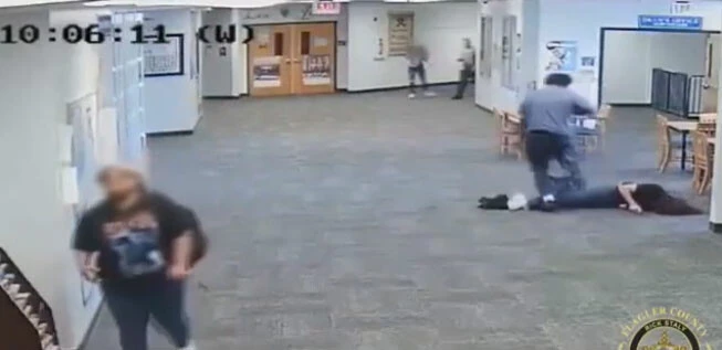 ABD'de öğrenci dehşeti: Peşinden gittiği öğretmenini öldüresiye dövdü sebebi şoke etti