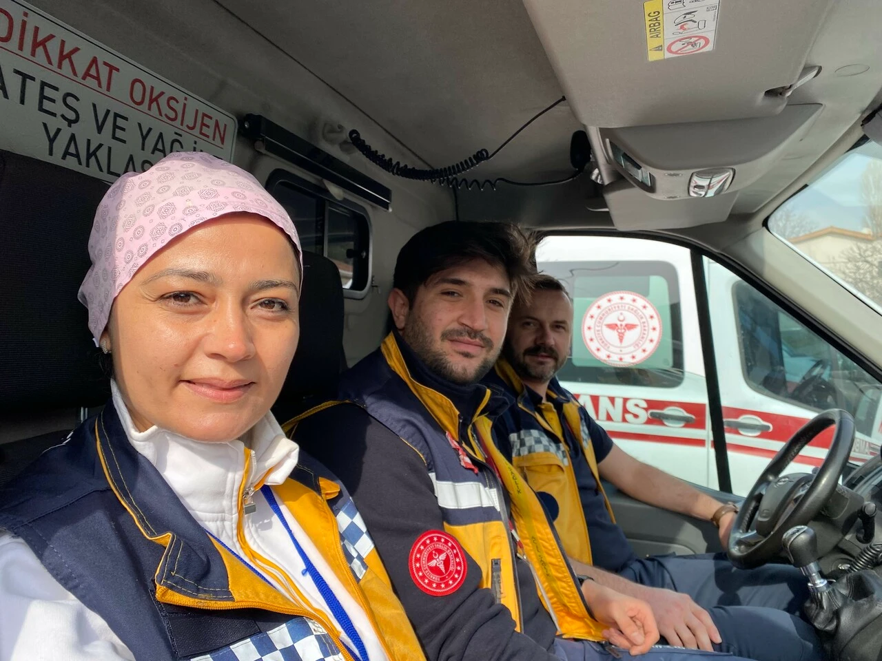 112 ekipleri, deprem bölgesindeki sevinçleri ve derin yaraları anlattı... "Bir yanda yeni doğan, bir yanda ölen bebekler..."