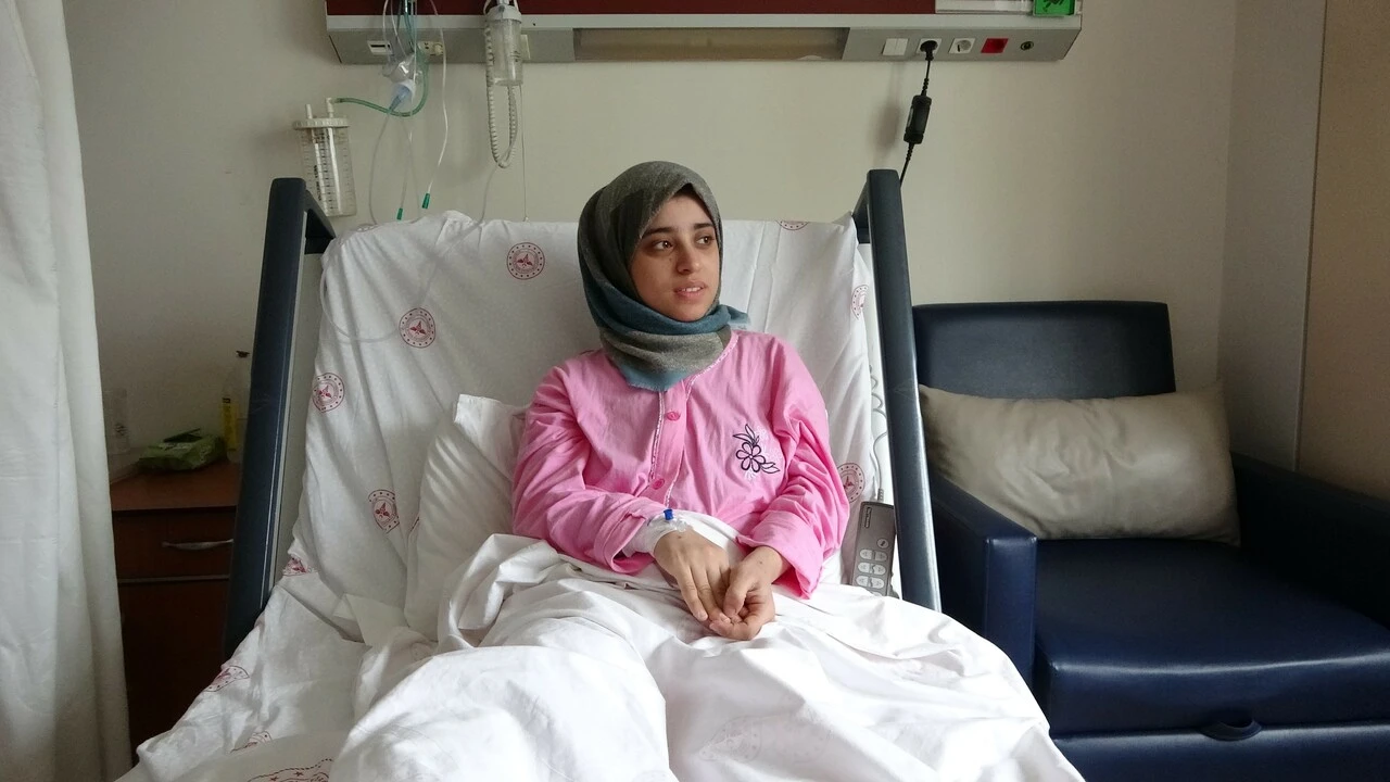 Sızan yağmur suyunu içirerek enkaz altındaki bebeğini hayatta tuttu