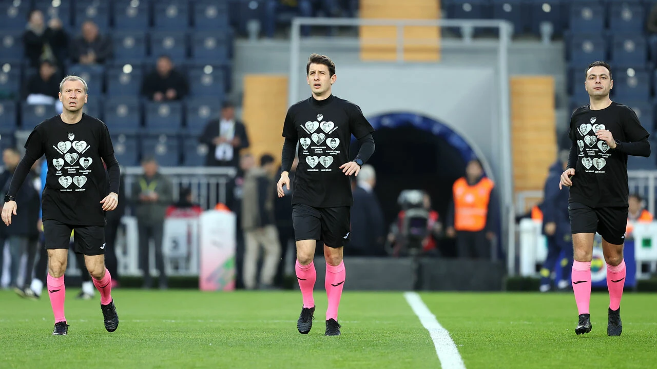 Fenerbahçe-Konyaspor maçında depremzedeler unutulmadı