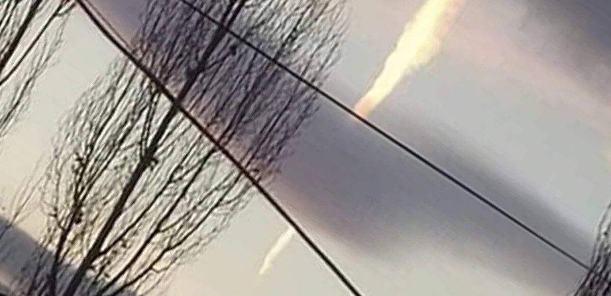 Ağrı’da yerden gökyüzüne yükselen esrarengiz ışık tedirgin etti: Yoğun bulutların arasındaydı