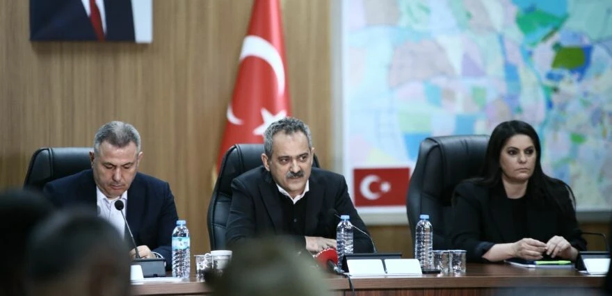 Bakan Özer açıkladı: Adana'da eğitim öğretim 13 Mart tarihine kadar ertelendi