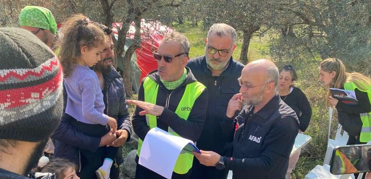 Haluk Levent sosyal medyadan duyurdu! Ahbap Derneği&#039;nden &#039;çadır&#039; açıklaması: Kızılay ile 2 bin 50 adet çadır için sözleşme yapıldı