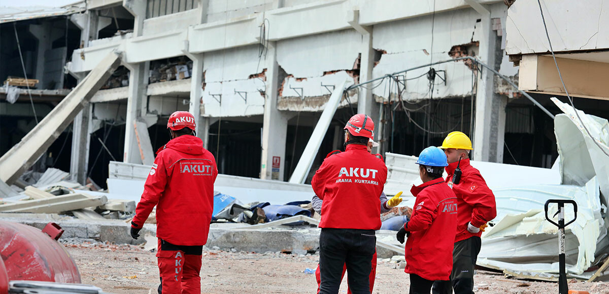 Son dakika: Malatya&#039;daki deprem sonrası Kahramanmaraş&#039;taki fabrikada çökme! Ölü ve yaralılar var