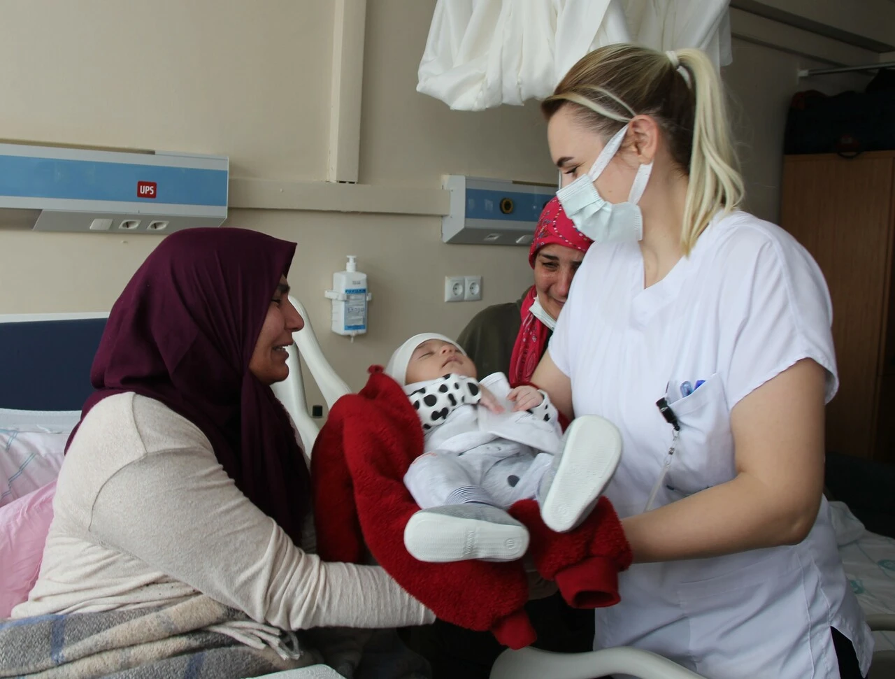 Depremzede anne, bebeğine 20 gün sonra kavuştu